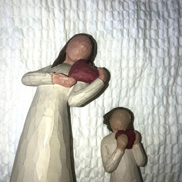 Willow Tree Figurine “Angel of the Heart” Size 7.5 and 5.5  By: Susan Lordi - Picture 2 of 6